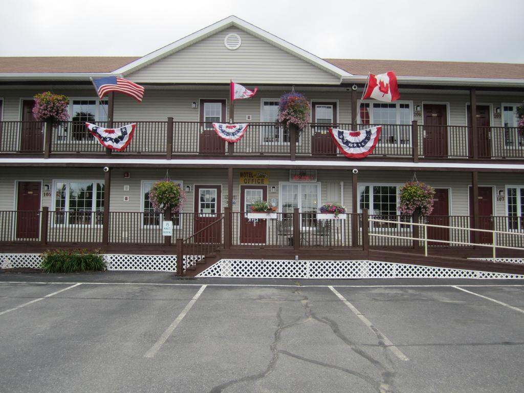 Bishops Country Inn Motel Jackman Exterior photo