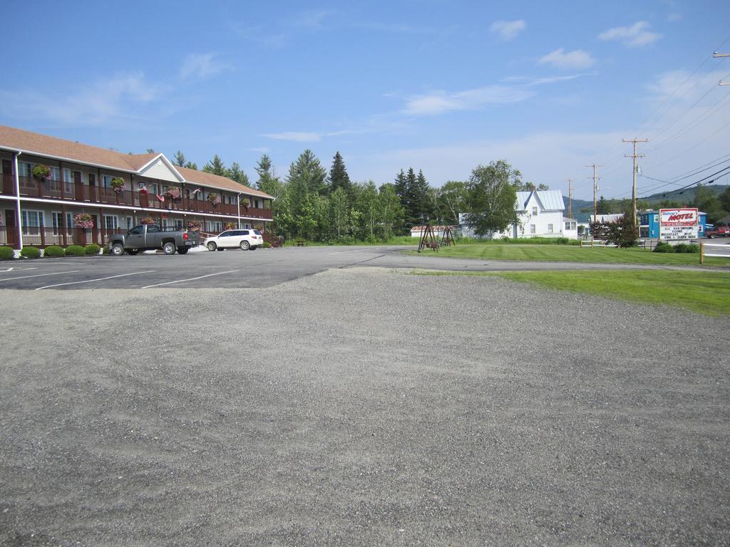 Bishops Country Inn Motel Jackman Exterior photo